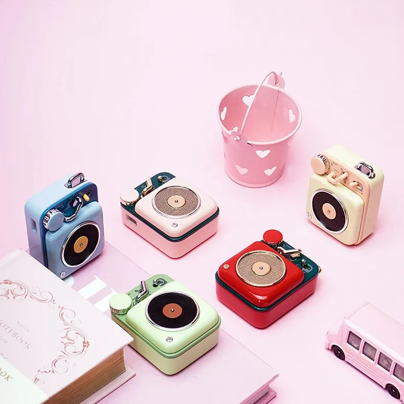 Retro Metal Pocket Phonograph Speaker